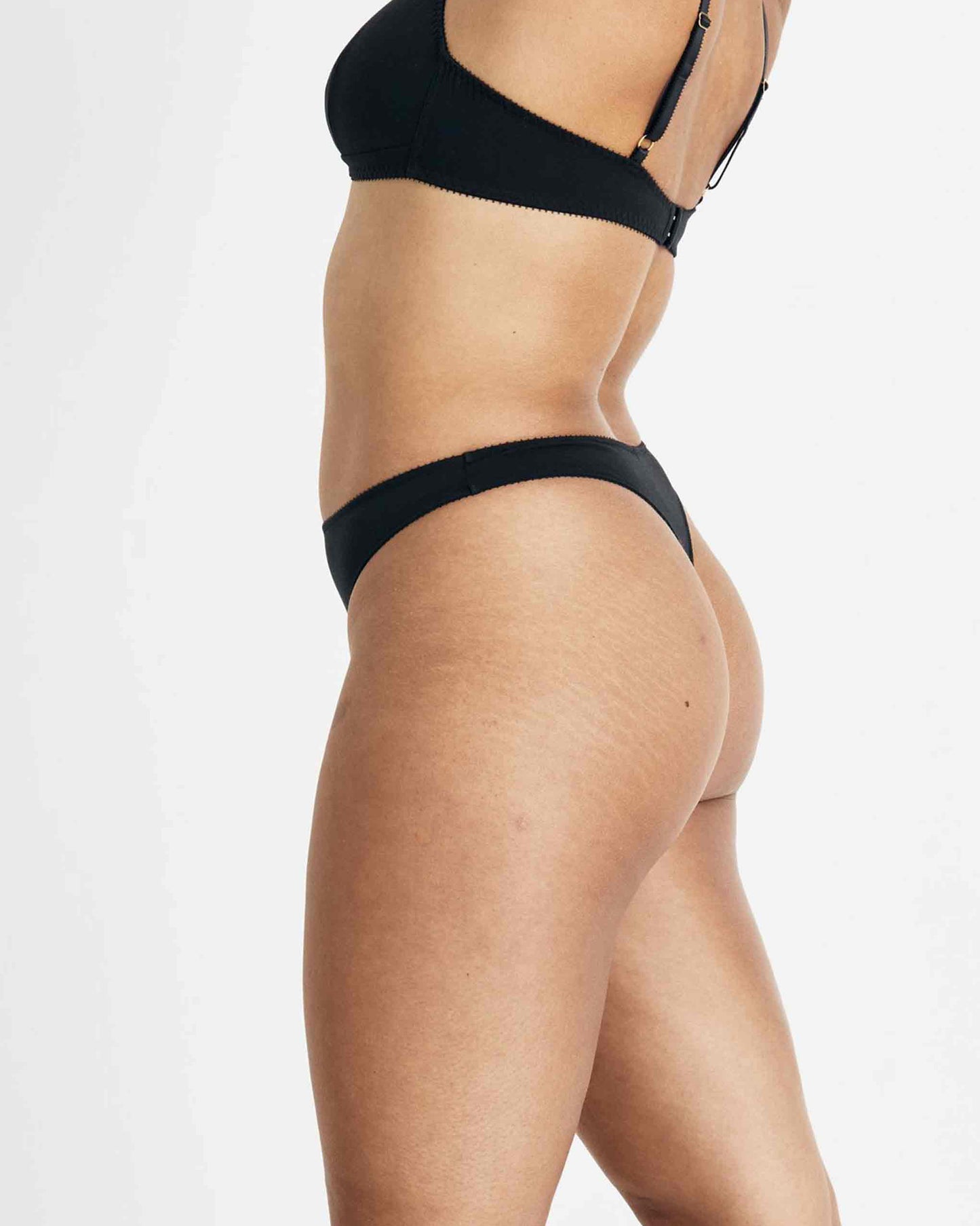 Whitney Thong Shield | UNDERLENA