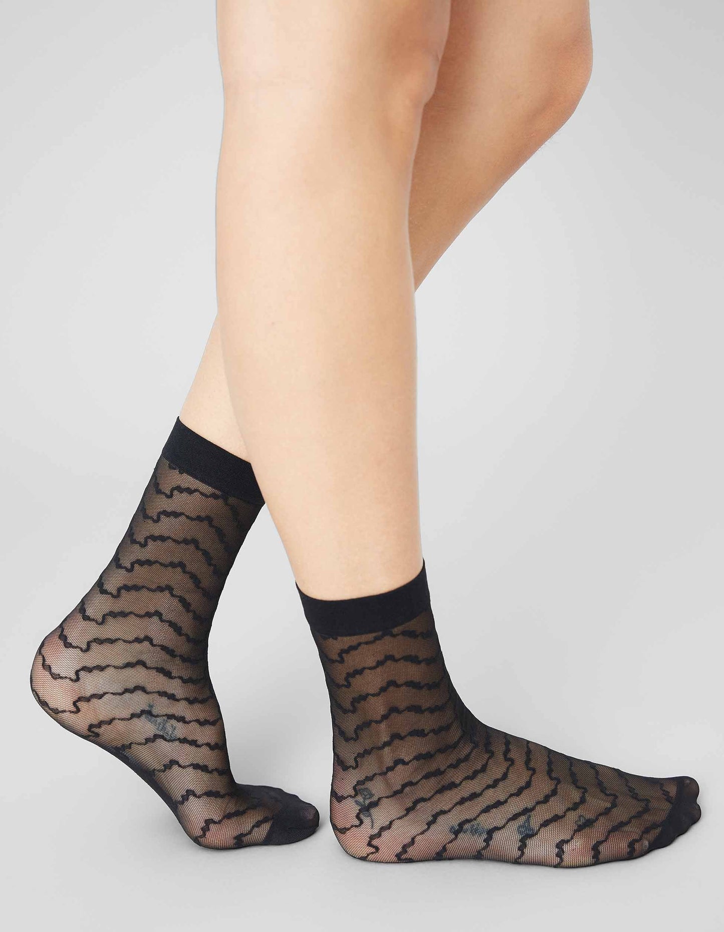 Mila Ruffle Socks Black | UNDERLENA