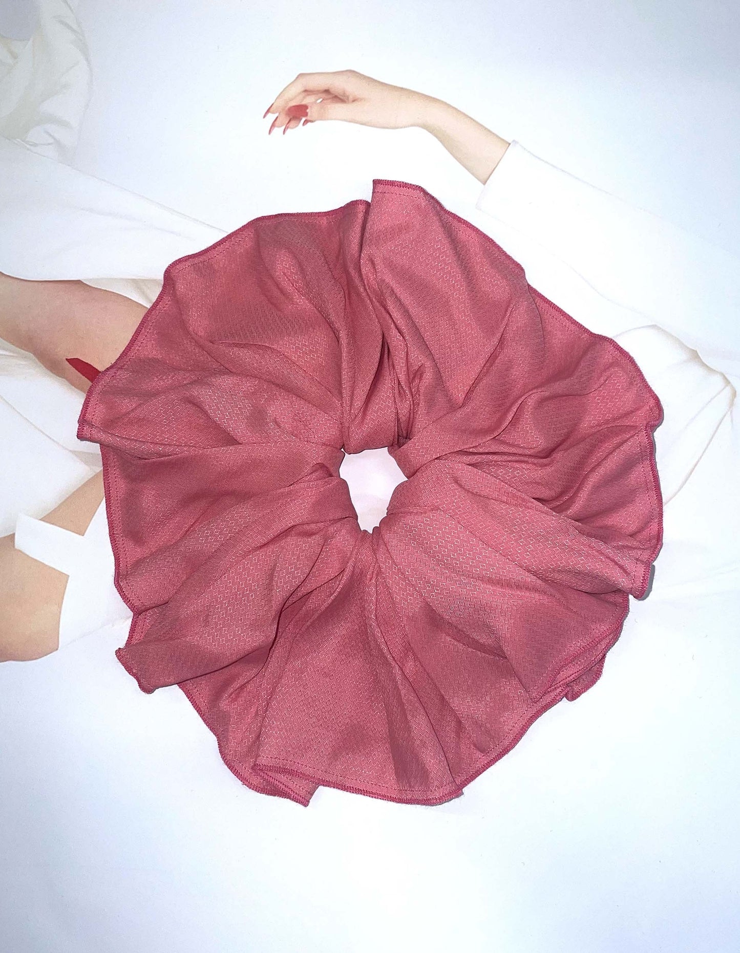 Silk Scrunchie Pink | UNDERLENA